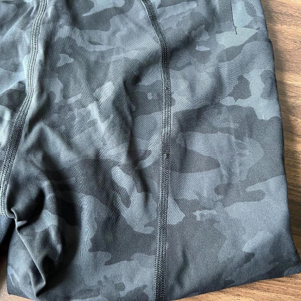 Lululemon Womens Legging Size‎ 8Pace Rival Crop in Incognito Camo Multi - Picture 5 of 9
